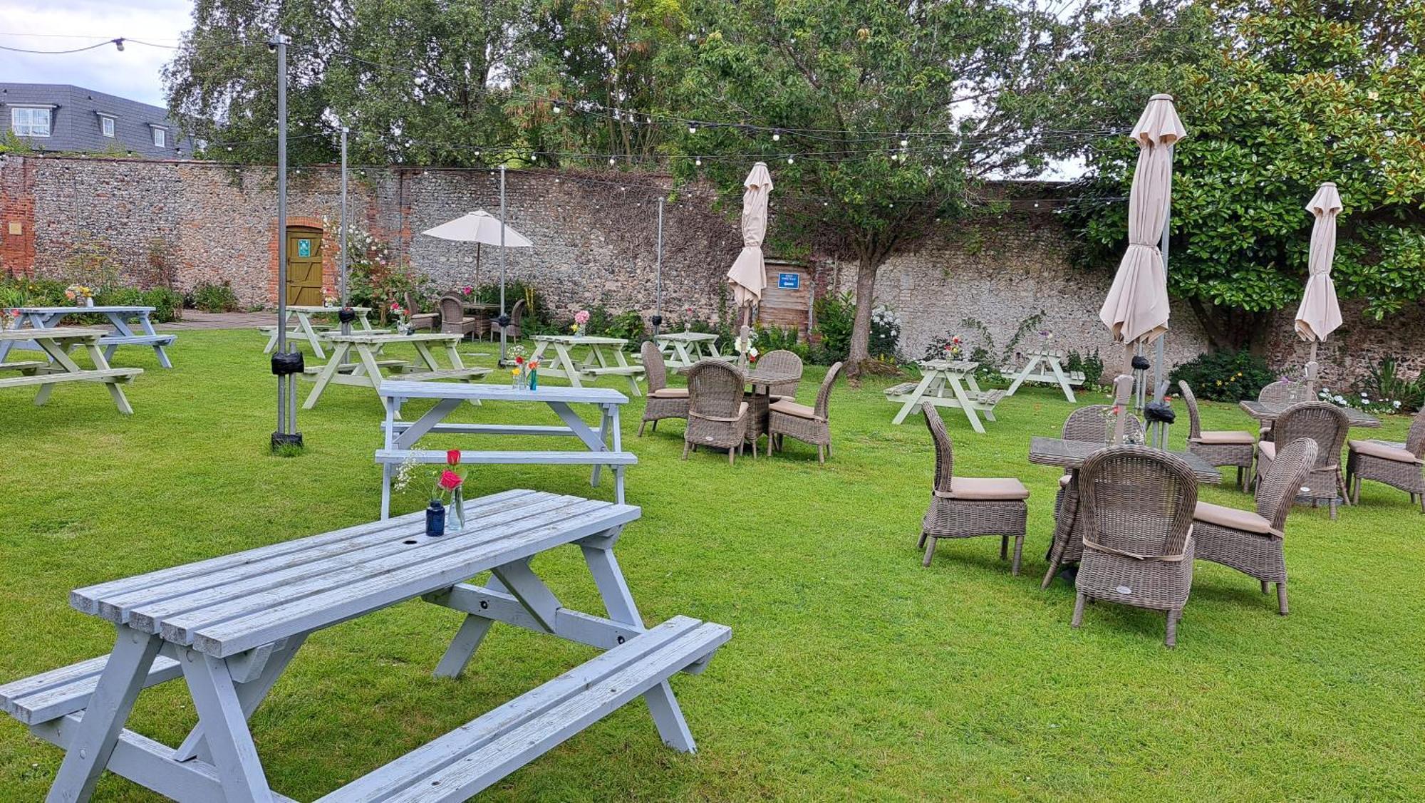לינה וארוחת בוקר גרייט מיסנדן The Coach House At Missenden Abbey מראה חיצוני תמונה